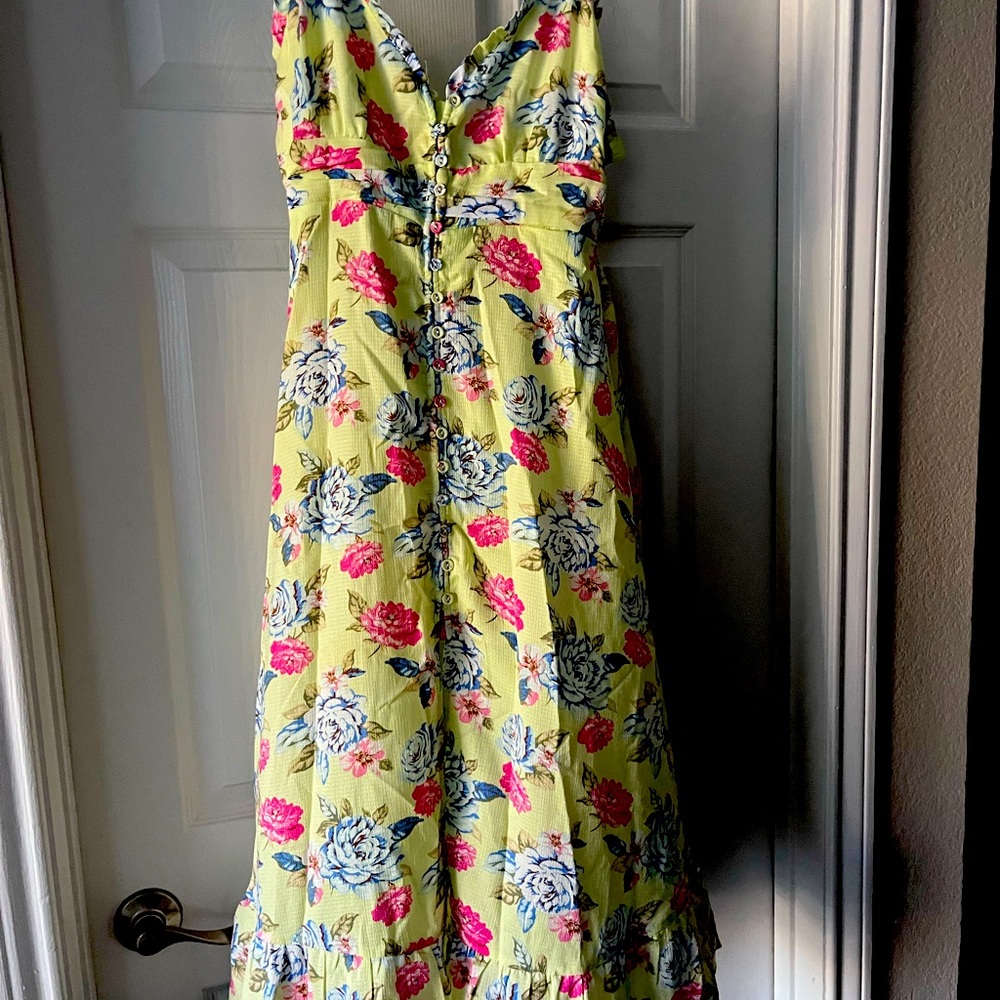 Maxi dress and is new and I have only tried this dress. It’s a gem!